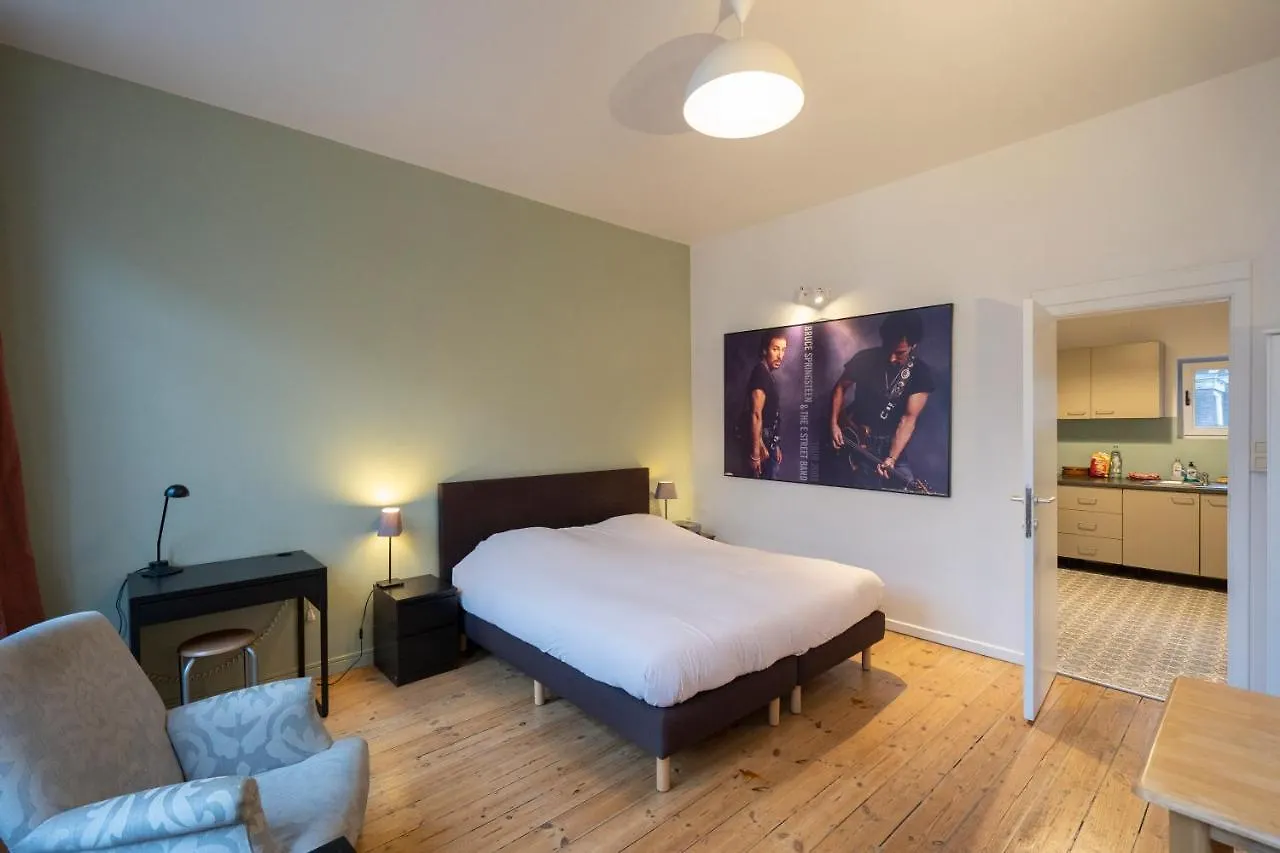 Because The Night City Lodge Antwerp 3*,