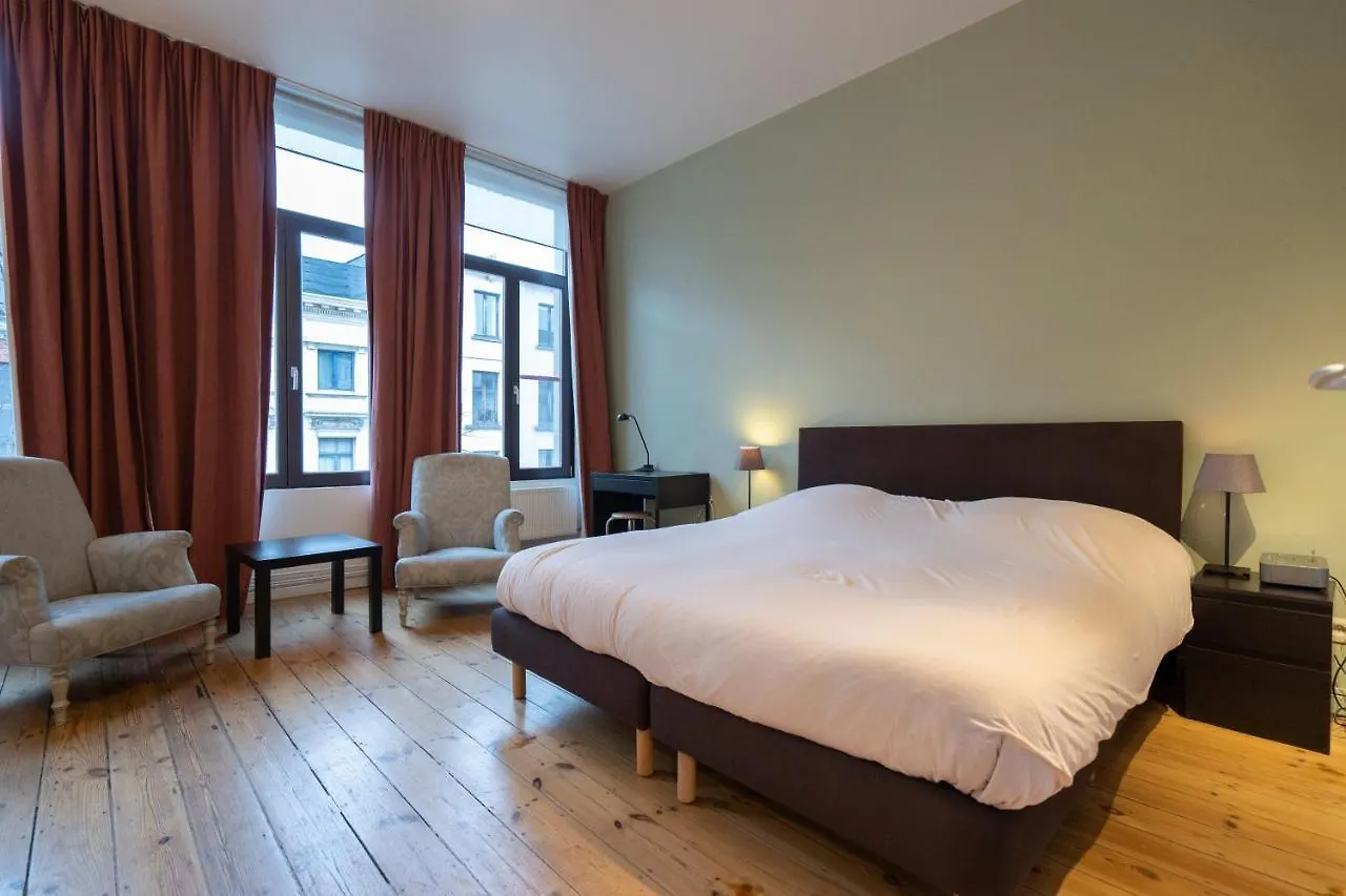 Because The Night City Lodge Antwerp Bed & Breakfast