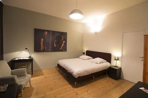 Because The Night City Lodge Antwerp Bed & Breakfast